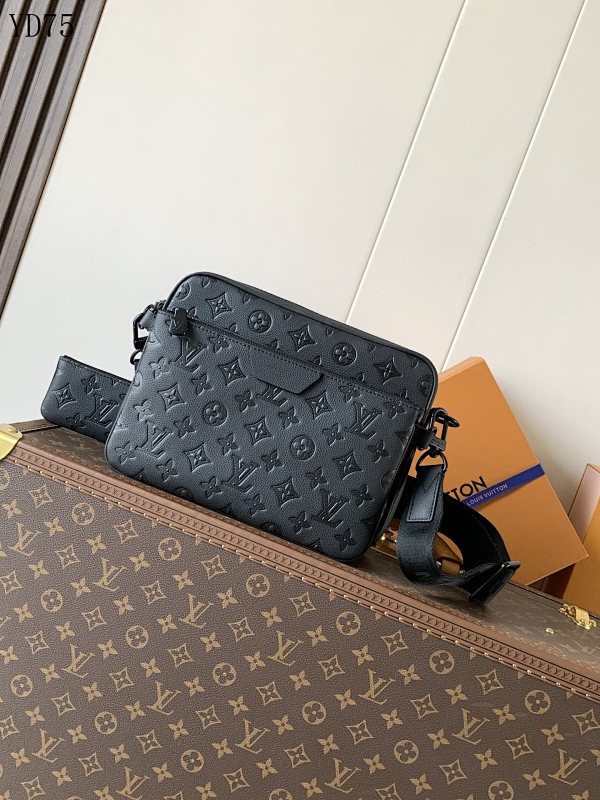 LVutton M26713 Trio Messenger Monogram Shadow Leather Bag