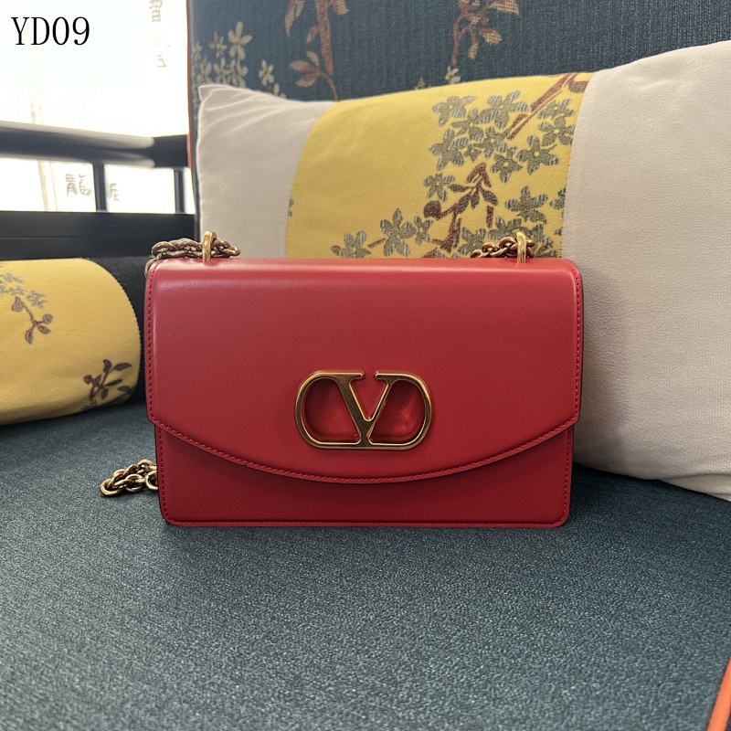 Valentiino YD09071 Large Garavani Vain Clutch Bag