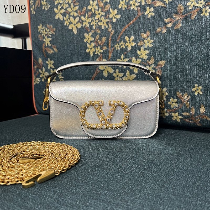 Valentiino YD09070 Mini Rockstud Clutch