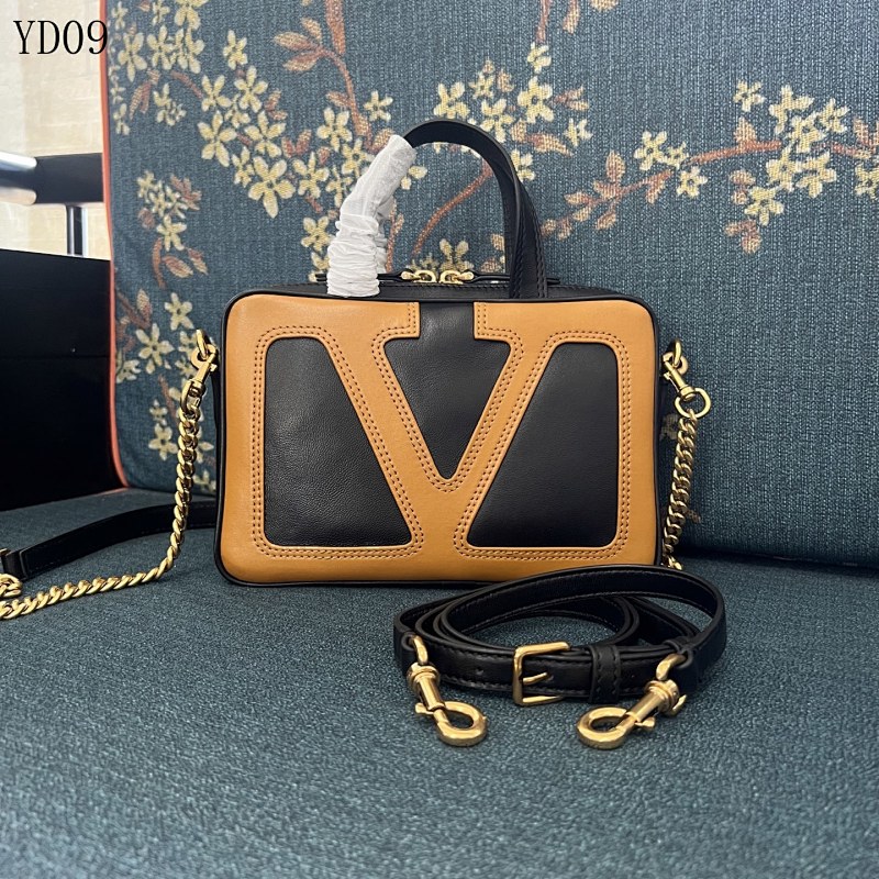 Valentiino YD09 V Logo Crossbody Bag
