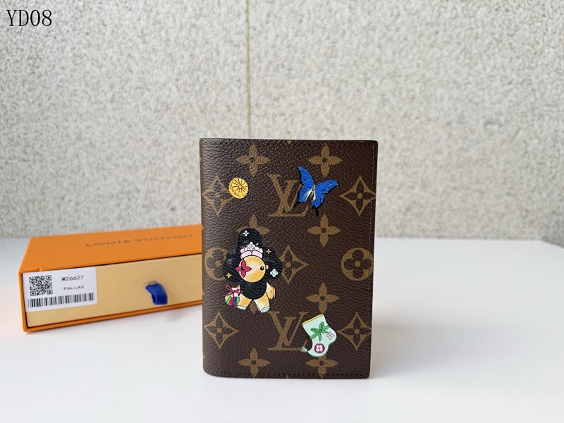 LVutton M26627 Passport Cover