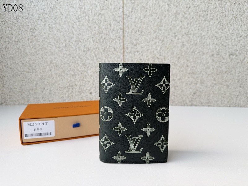 LVutton M27147 Passport Cover