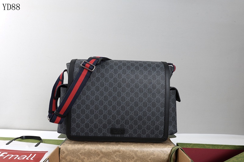 Gucc1 YD8862 GG Supreme Tote Bag