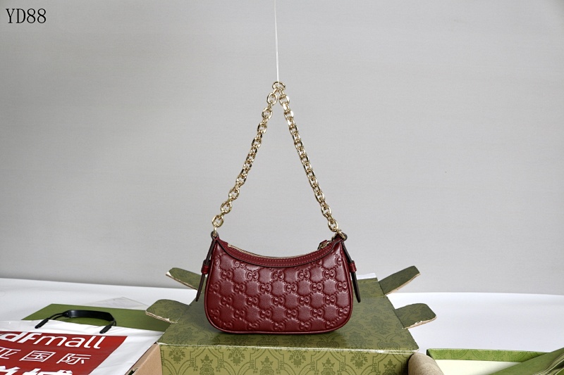 Gucc1 YD8845 Red GG Supreme Shoulder Bag