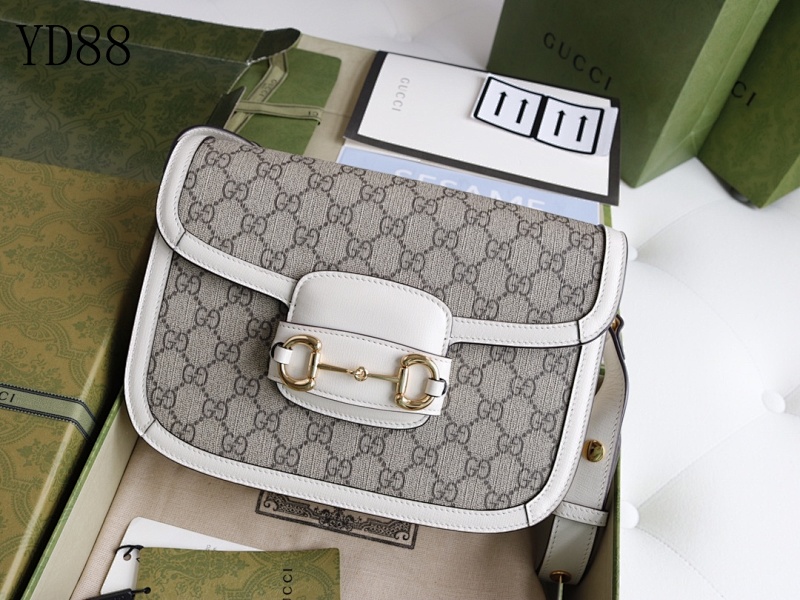 Gucc1 YD8863 GG Supreme Shoulder Bag