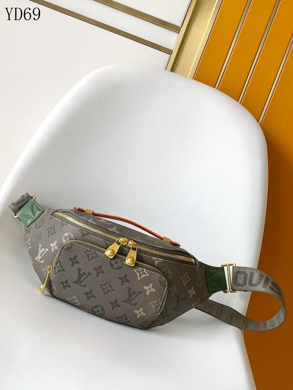 cover-232125371 LVutton M26933 Rush Belt Bag in Military Green