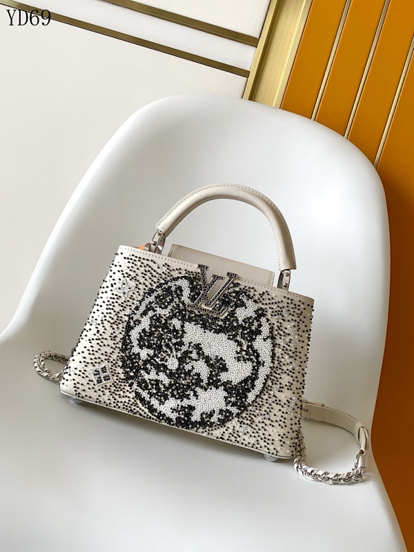 LVutton YD69 Studded Chain Shoulder Bag