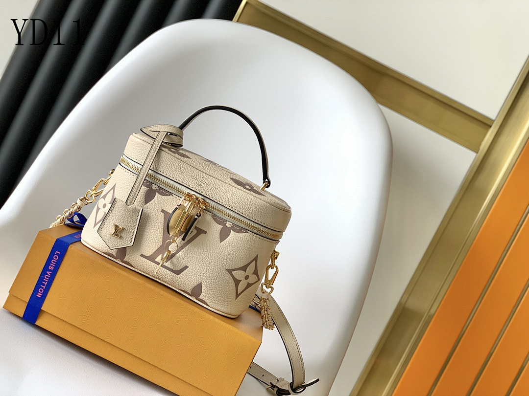 LVutton M45599 White Monogram Canvas Pochette