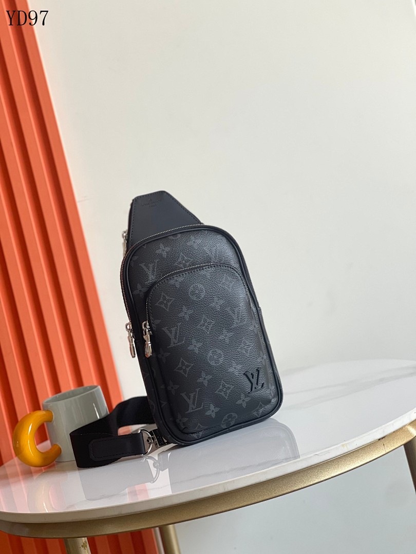 LVutton M47137 Monogram Eclipse Nano Bouteille