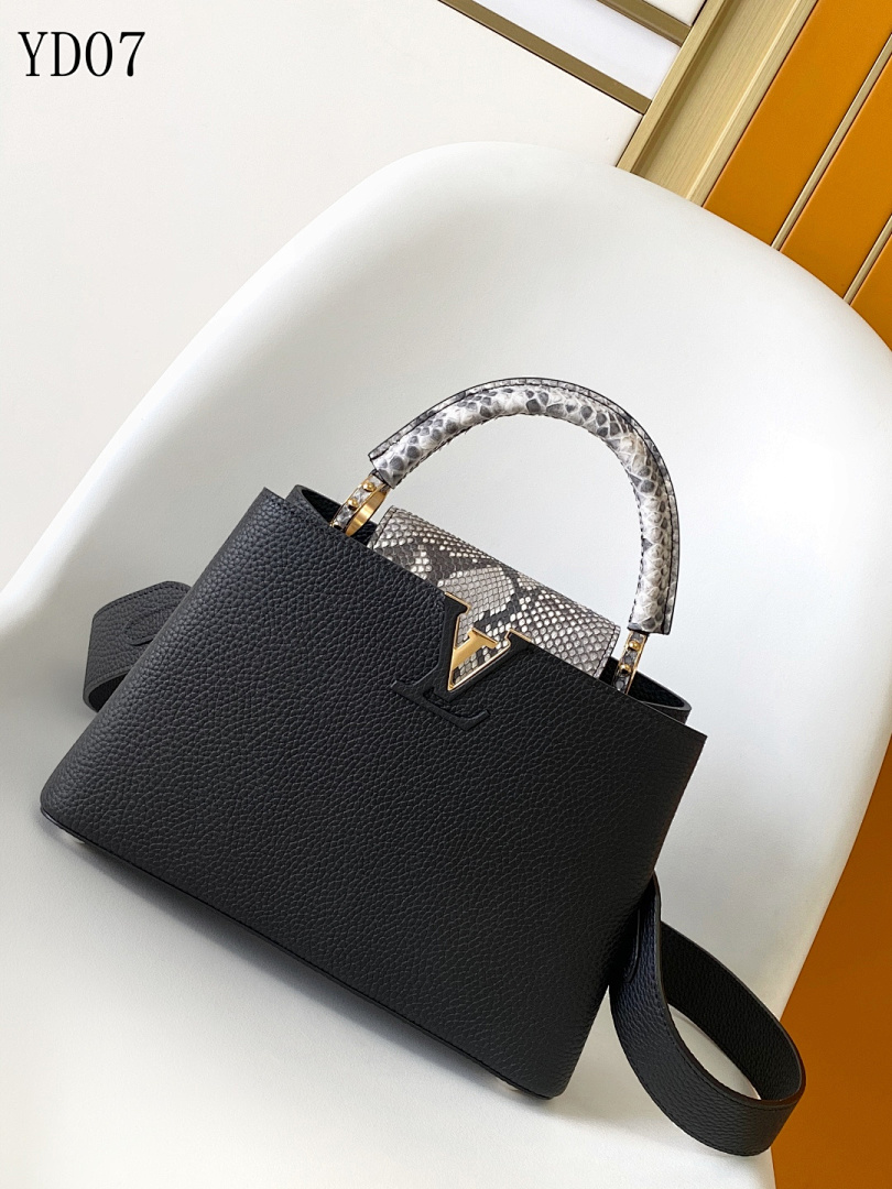 LVutton YD070110 Capucines MM Tote