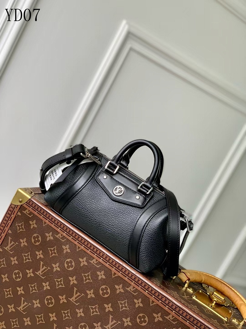 LVutton M14702 Keepall 38 Duffle Bag