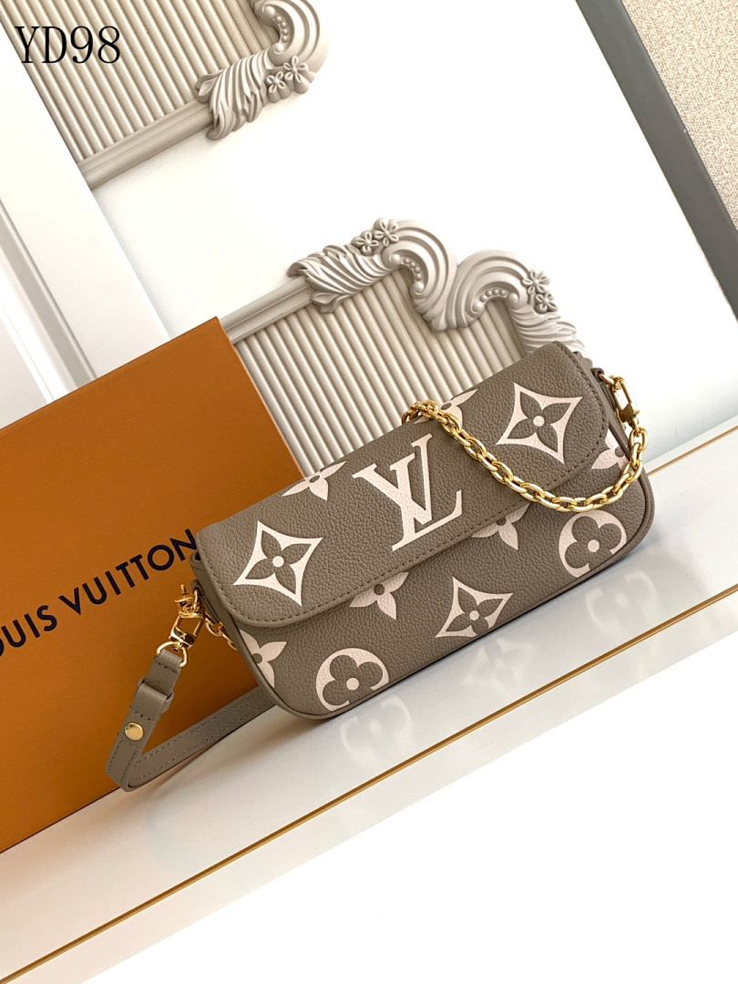 LVutton M82211 Pochette Metis