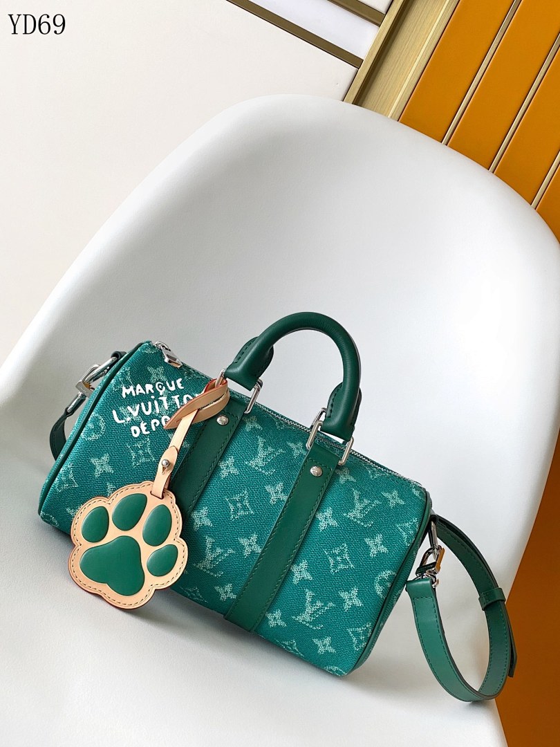 LVutton YD69 Green Monogram Canvas Nano Bouteille 1 LVutton YD69 Green Monogram Canvas Nano Bouteille