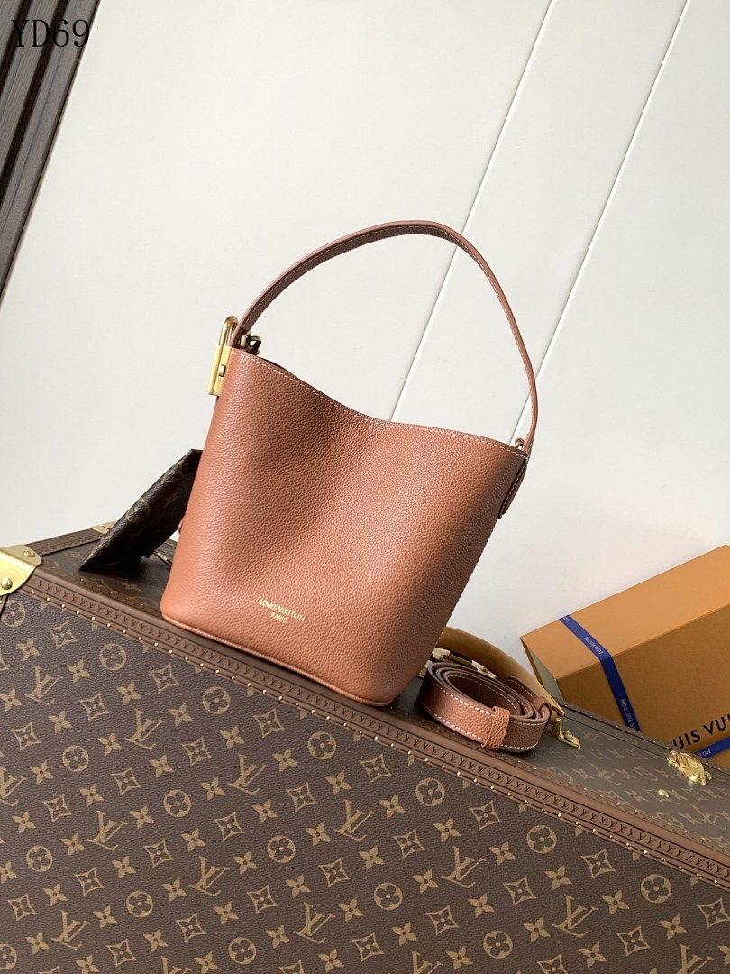 LVutton Lockit Shoulder Bag