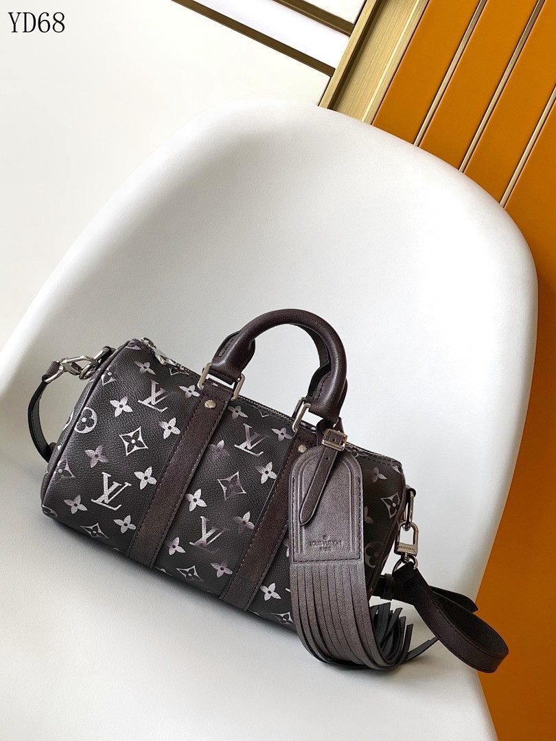 LVutton M11595 Monogram Eclipse Nano Bouteille