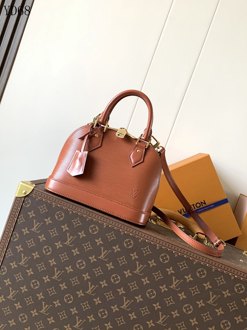 LVutton Alma PM in Epi Leather
