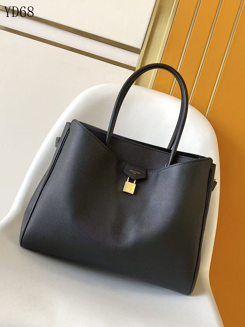 LVutton Capucines MM Tote