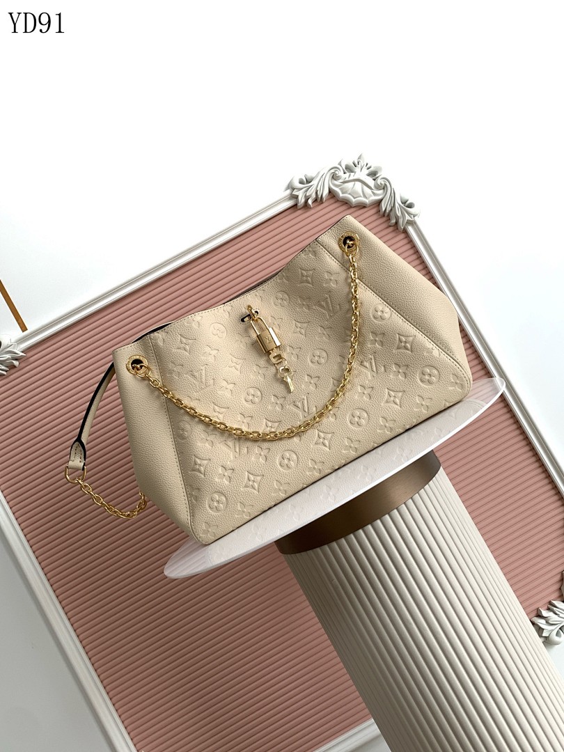 LVutton M14324 Capucine Chain Shoulder Bag