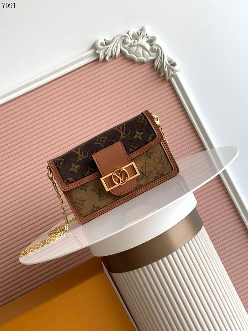 LVutton M68746 Mini Pochette Metis