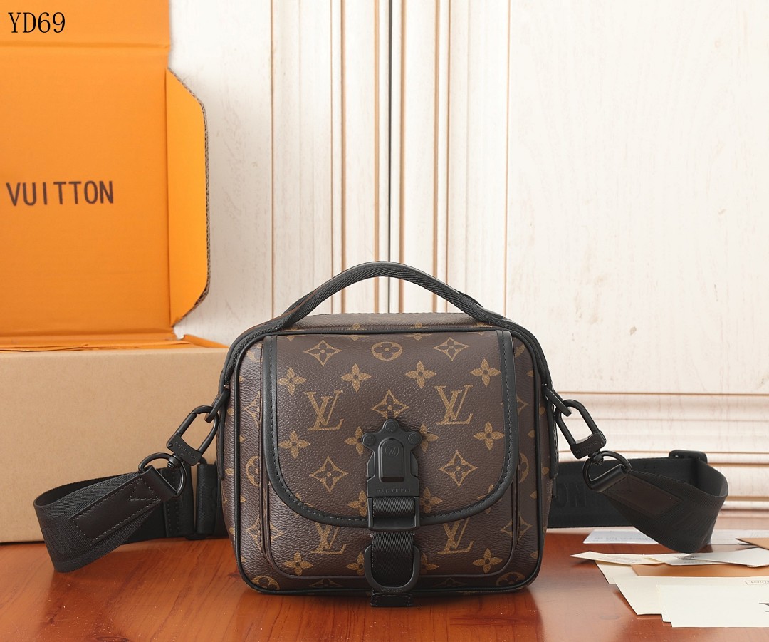 LVutton M46973 Cosmetic Pouch