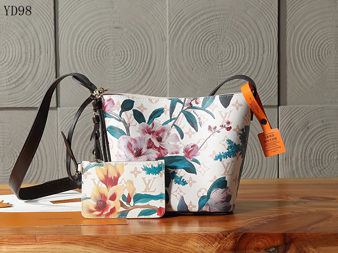 LVutton M29067 Flower Monogram Crossbody Bag