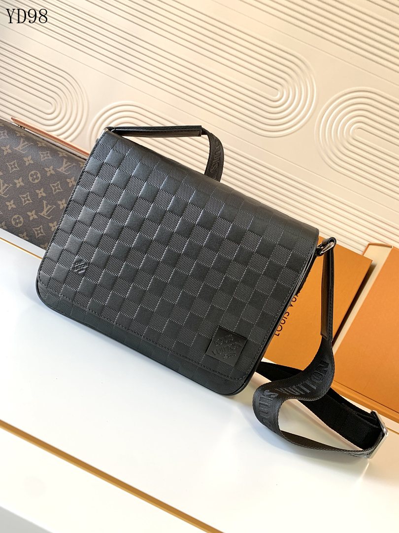 LVutton YD9855 Cosmetic Pouch