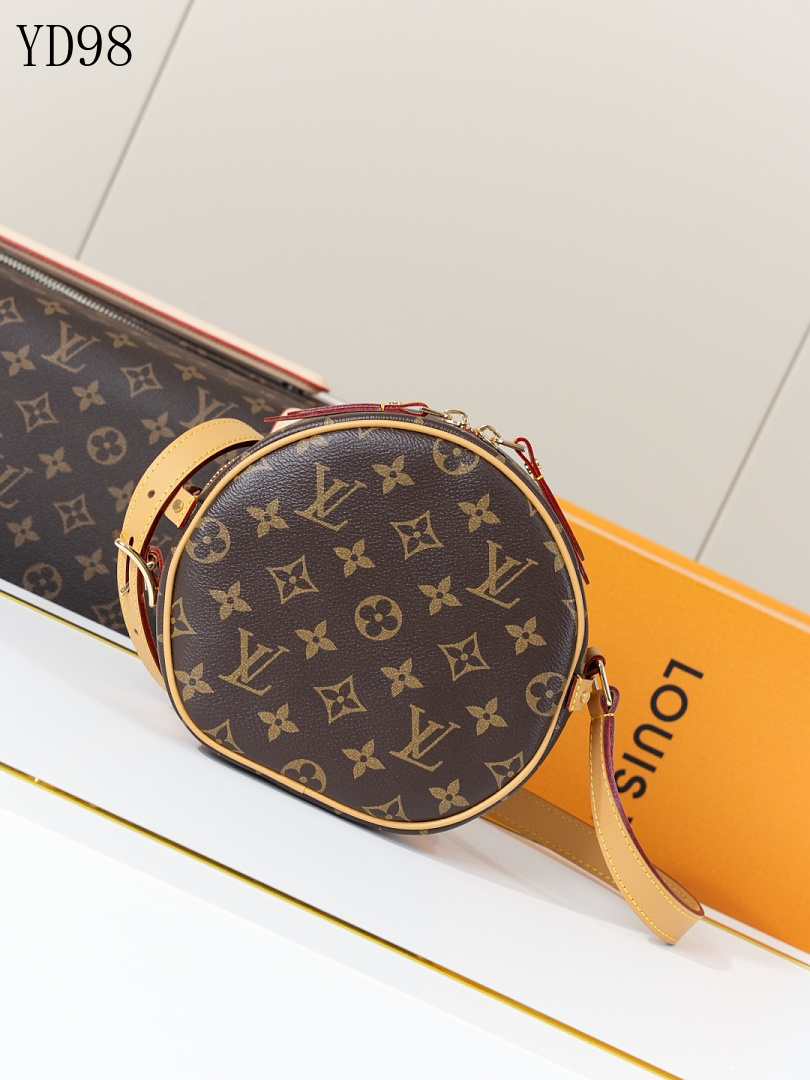 LVutton M45578 Monogram Mini Pochette Accessoires 1 LVutton M45578 Monogram Mini Pochette Accessoires